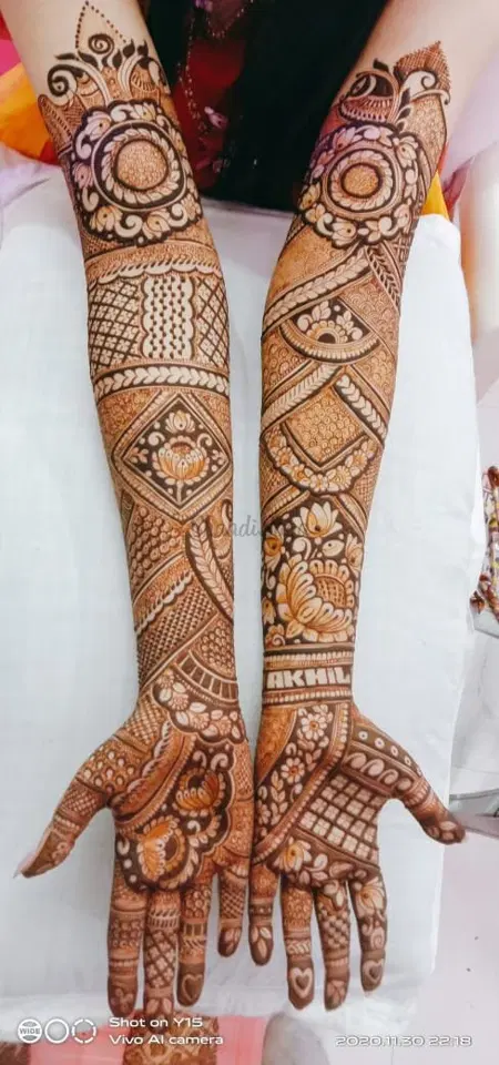 figure full hand mehndi design