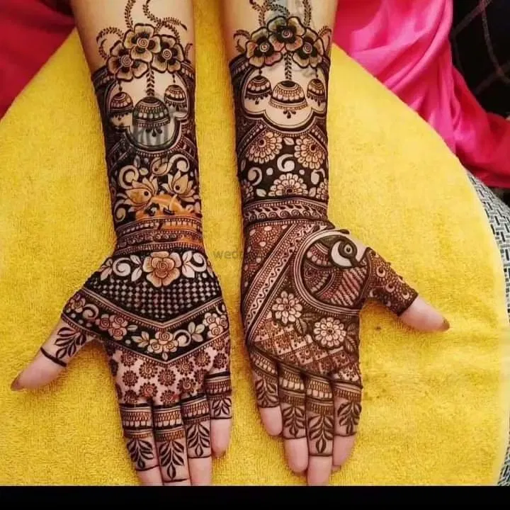 Back Hand Mehndi Design with Figures (3)