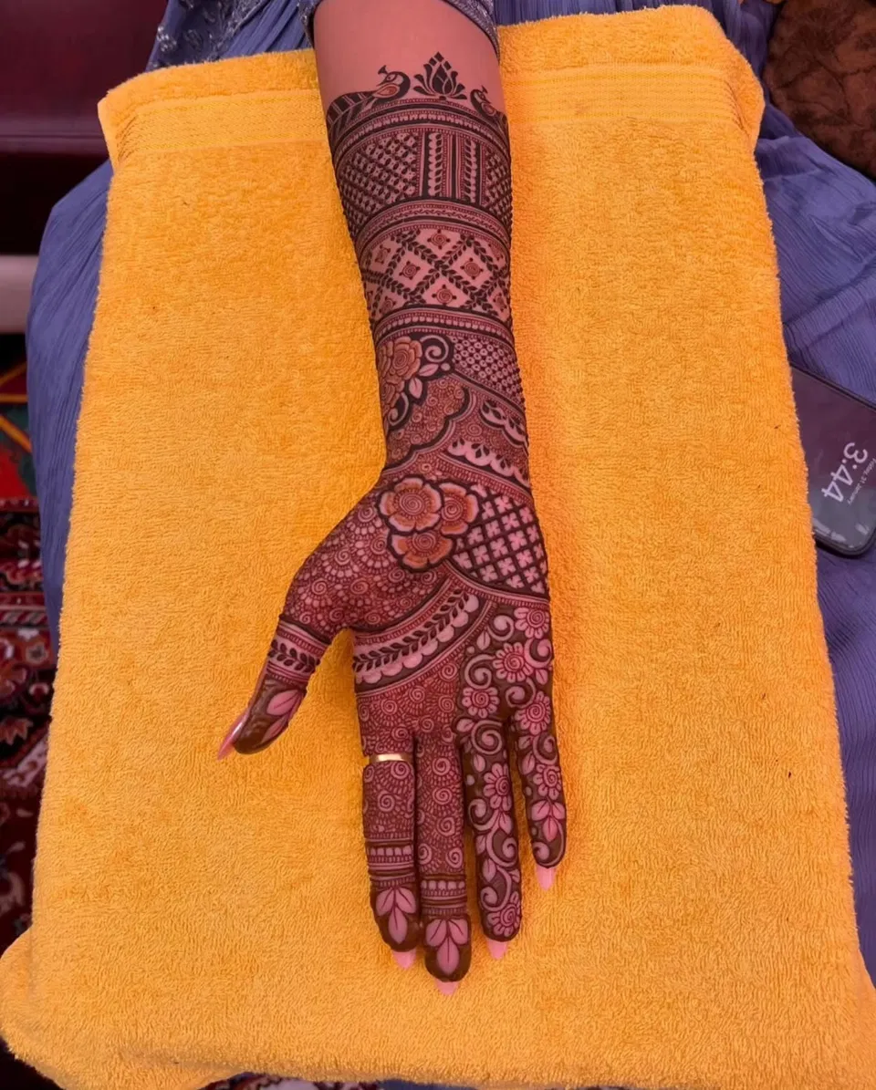 Bridal Front Hand Mehndi Design (4)