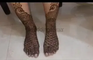 figure back hand mehndi design