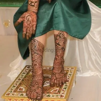 Foot Mehndi Design with Figures