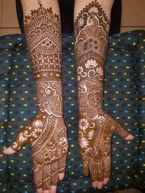 front hand mehndi design