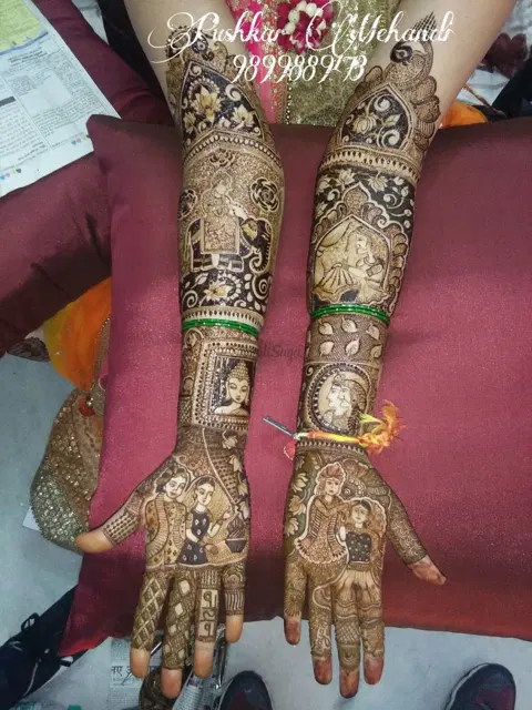 figure front hand mehndi design