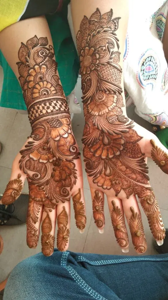 Front Hand Mehndi Design (3)