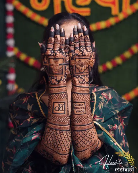 figure back hand mehndi design