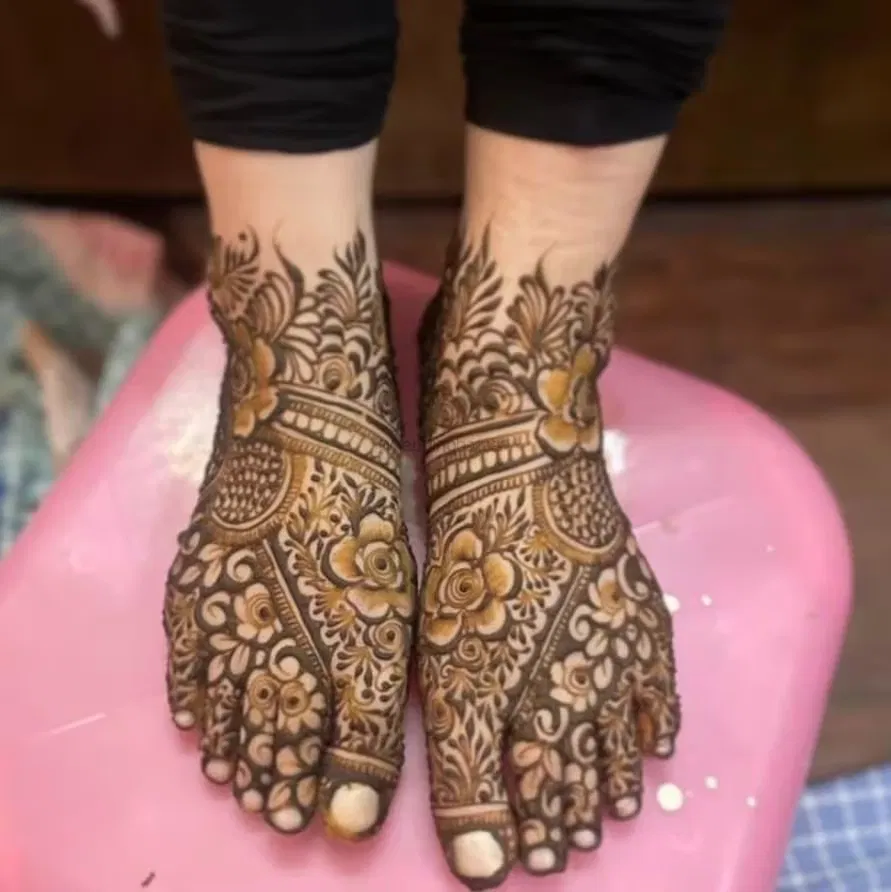 Back Hand Mehndi Design