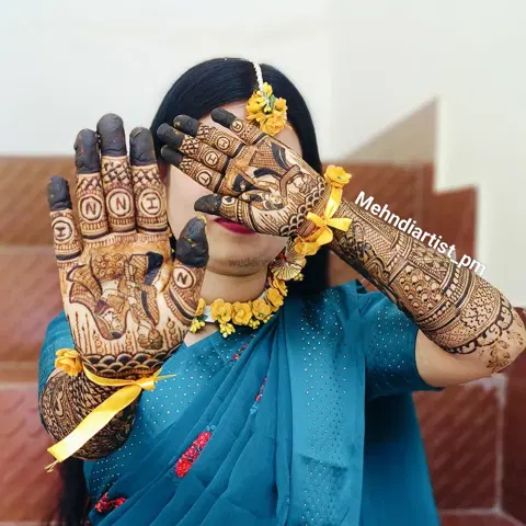front hand mehndi design