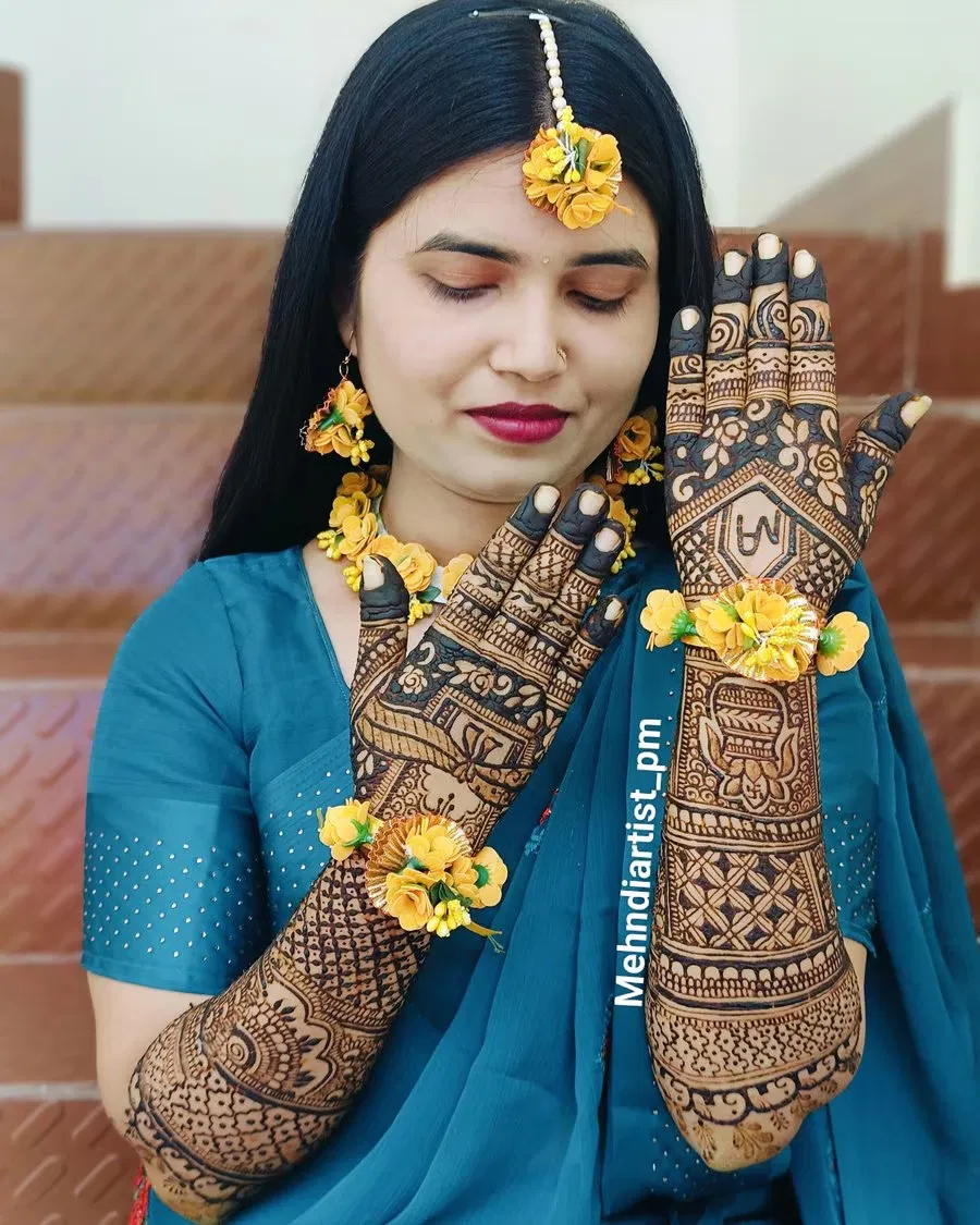 Back Hand Mehndi Design with Figures and Hearts (10)