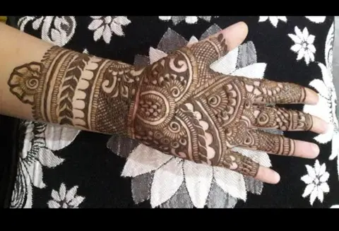 back hand mehndi design