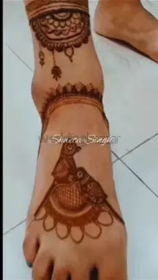 front hand mehndi design