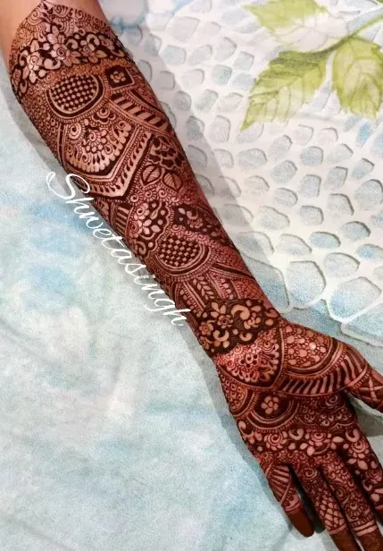 Front Hand Mehndi Design (2)