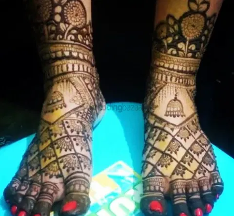 figure foot mehndi design