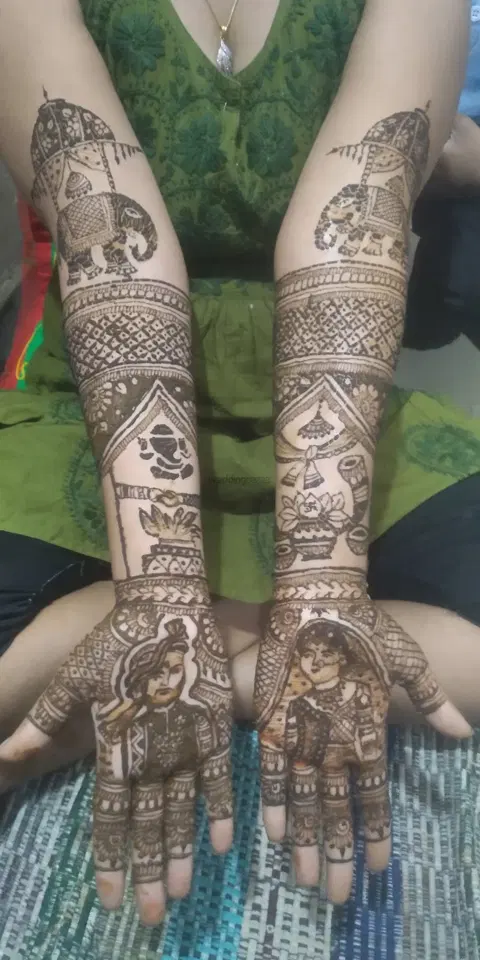 figure front hand mehndi design