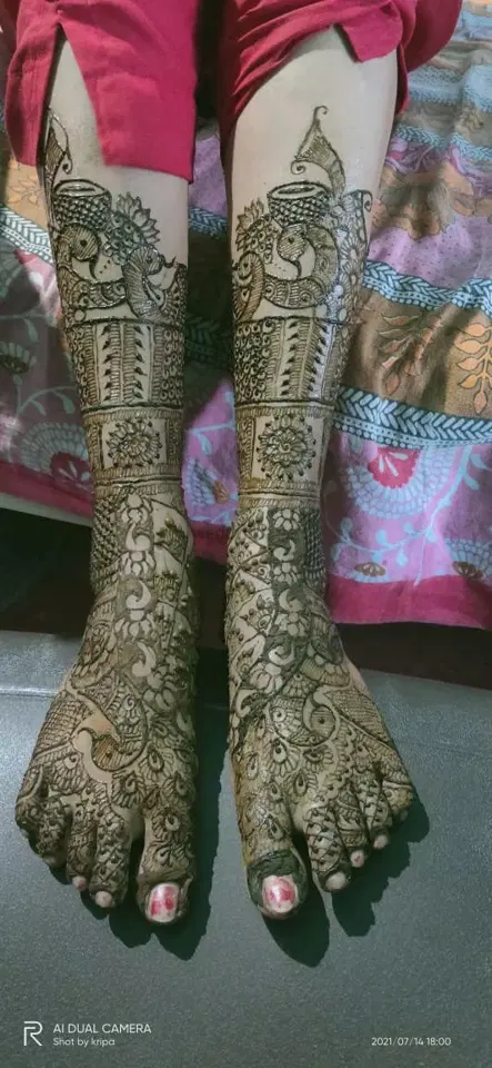 figure foot mehndi design