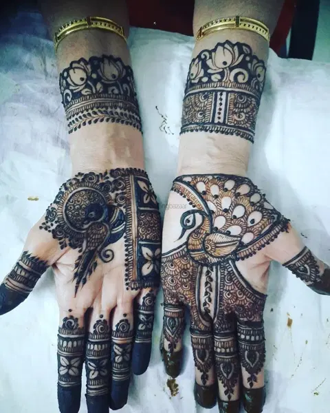 back hand mehndi design