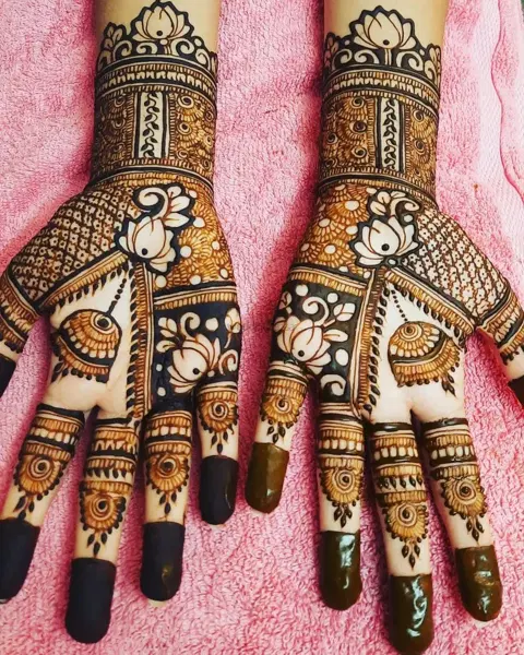 back hand mehndi design