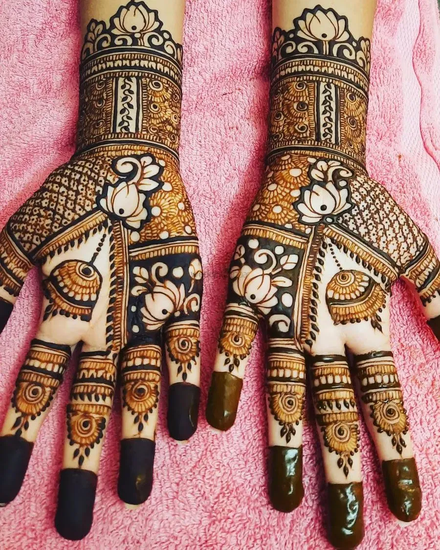 Back Hand Mehndi Design (2)