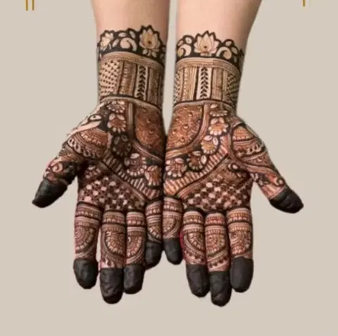front hand mehndi design