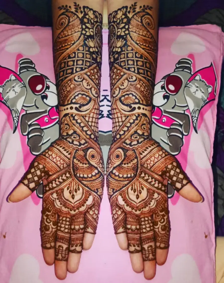 Full Hand Mehndi Design with Figures and Hearts (21)