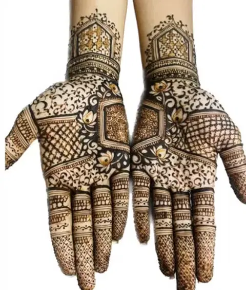 figure mehndi design