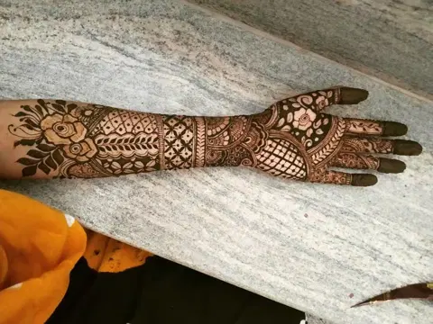 full hand mehndi design