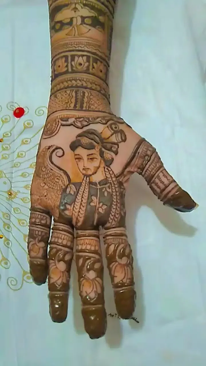 Mehndi Design with Figures