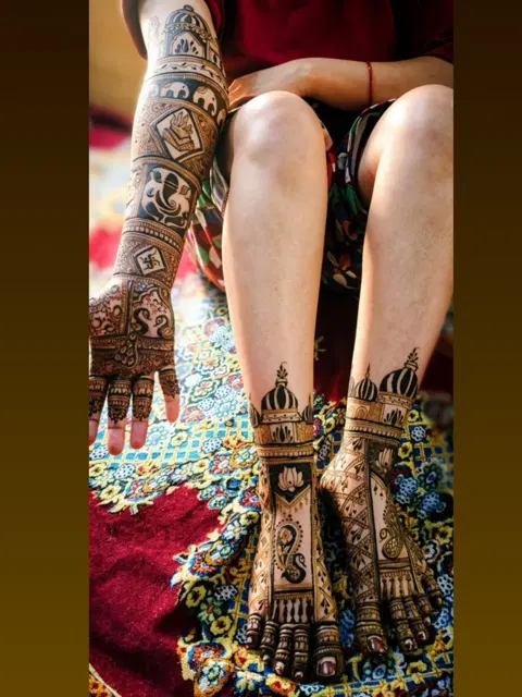 bridal figure foot mehndi design
