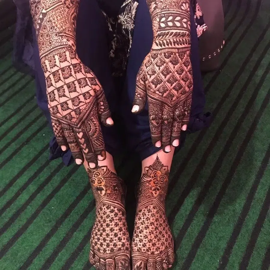 Foot Mehndi Design with Figures