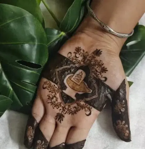 simple figure mehndi design