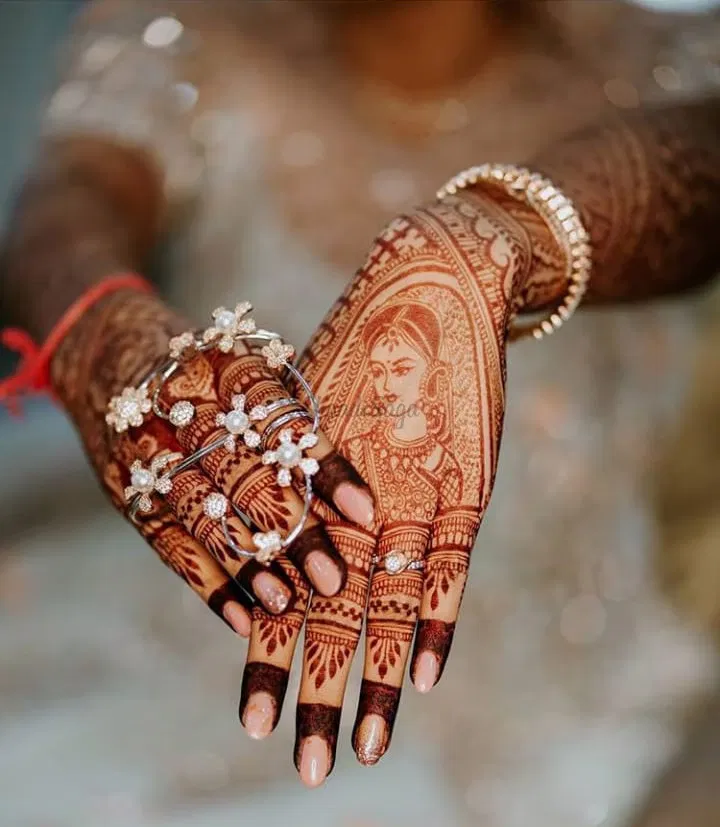 Mehndi Design with Figures
