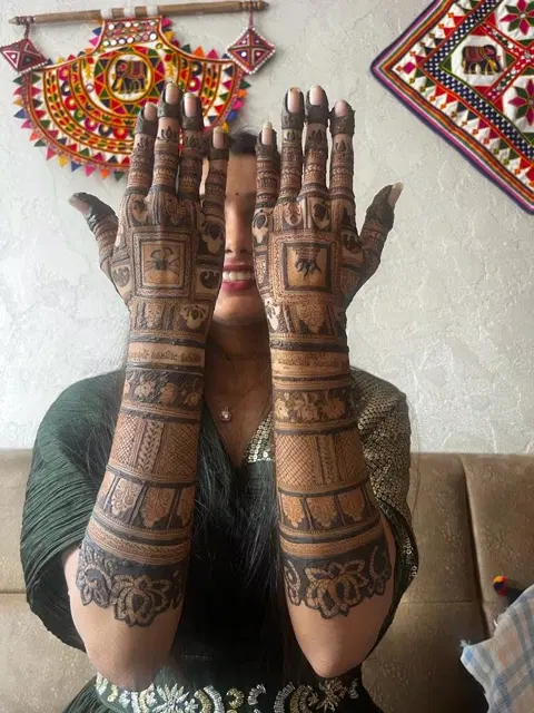 figure full hand mehndi design