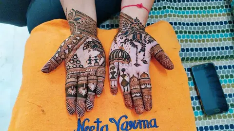 figure mehndi design