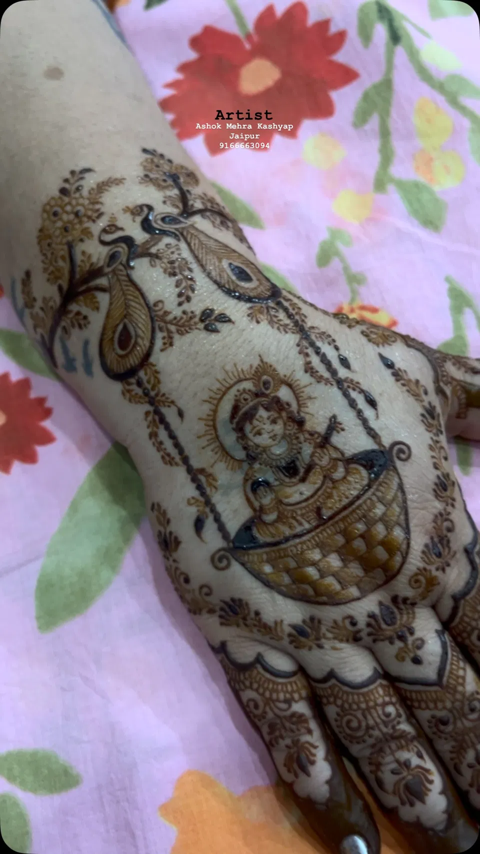 Aesthetic Mehndi Design with Figures