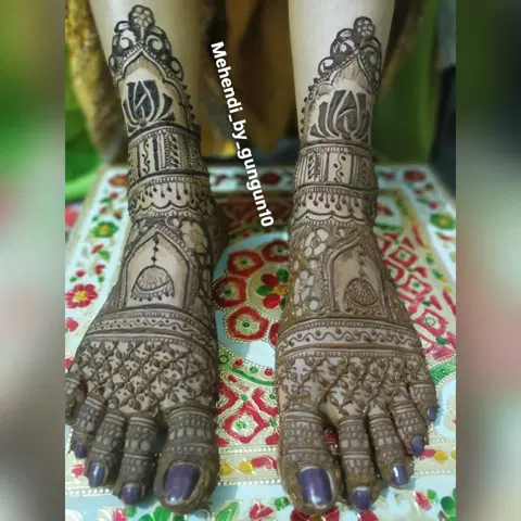 bridal figure foot mehndi design