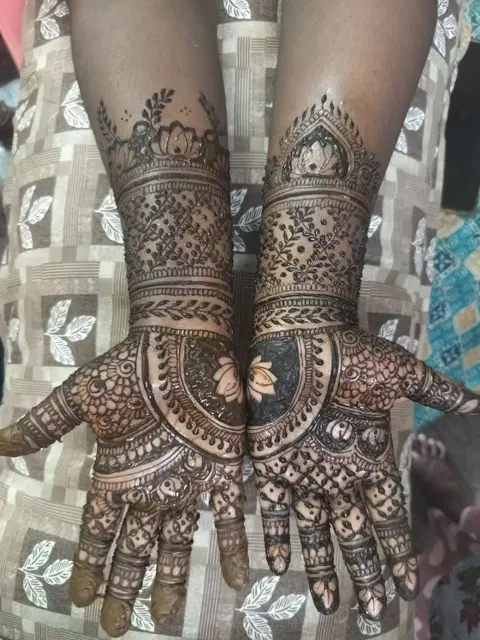 figure mehndi design