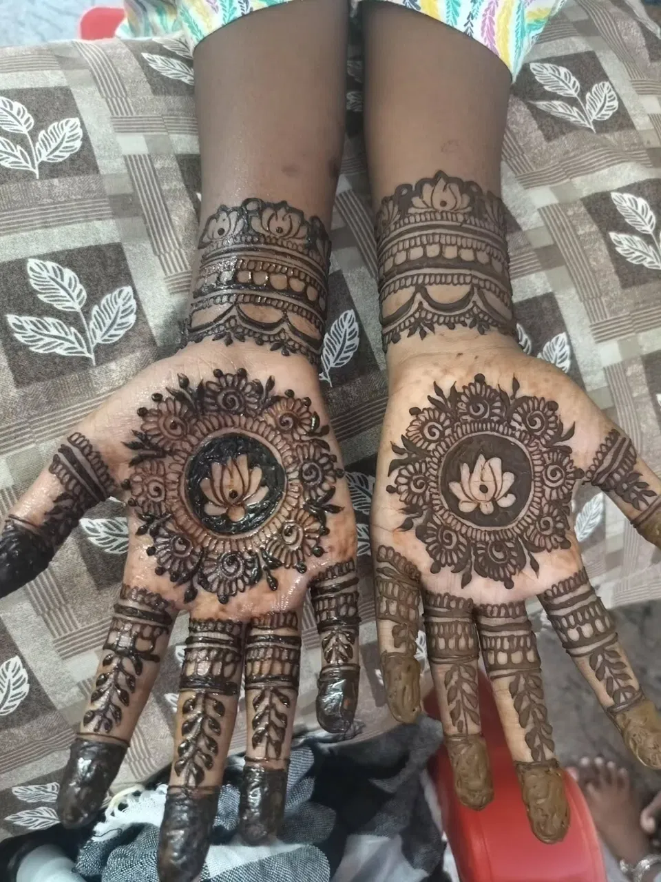 Mehndi Design with Gol Tikki and Lotus