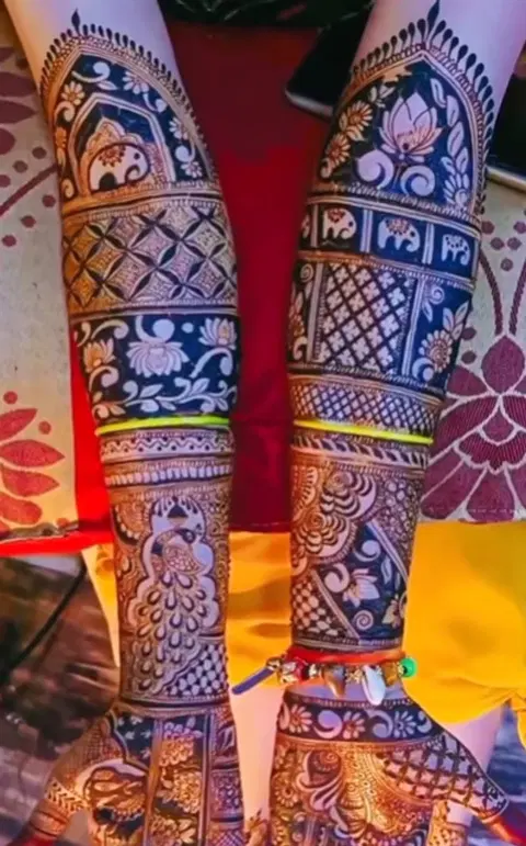 figure full hand mehndi design