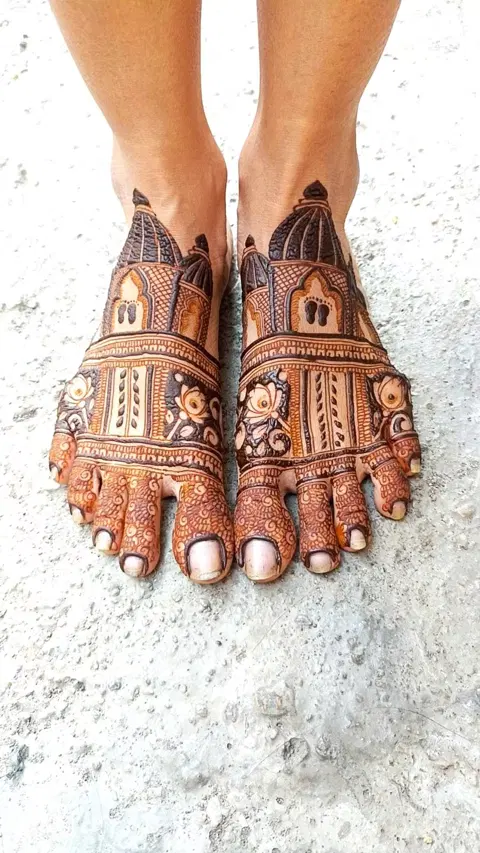 figure foot mehndi design