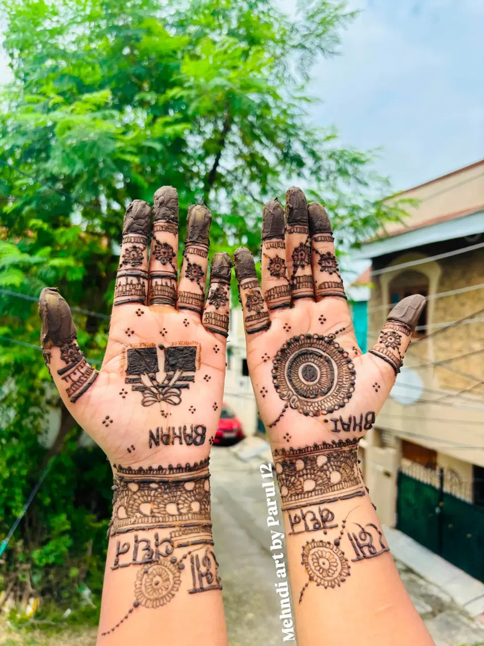 Mehndi Design with Gol Tikki