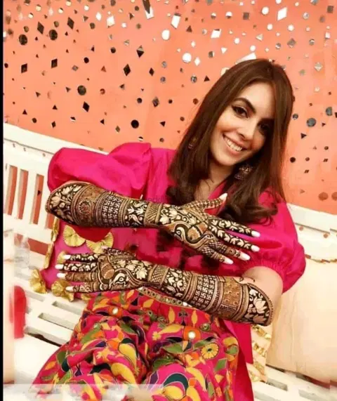 heart full hand mehndi design