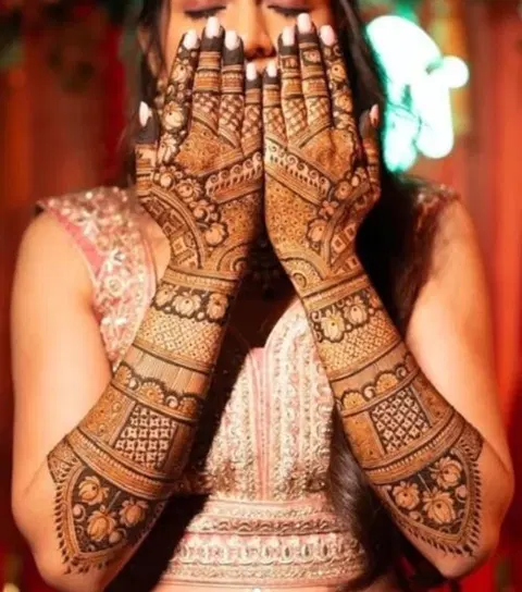figure full hand mehndi design