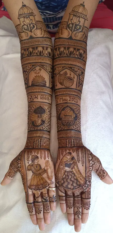 figure full hand mehndi design