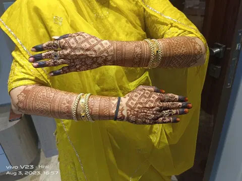 full hand mehndi design