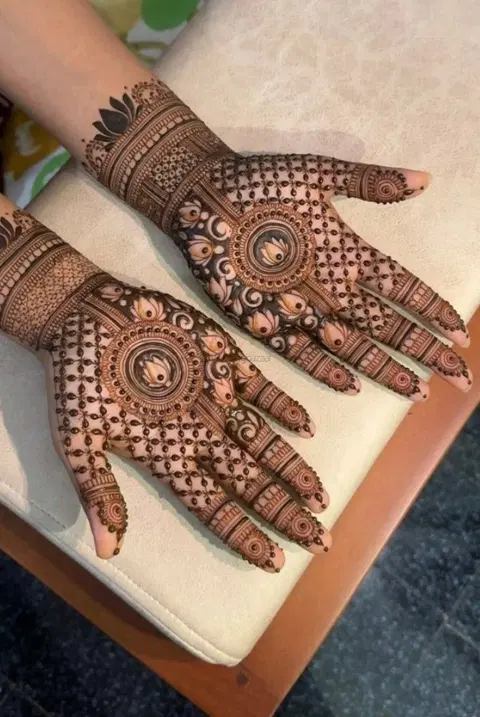 circle mehndi design