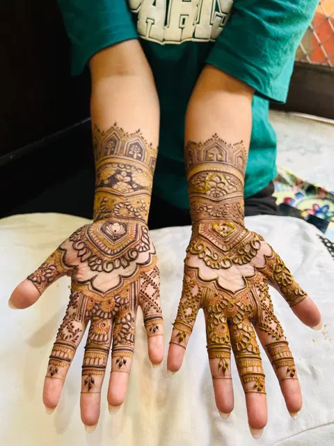 figure mehndi design