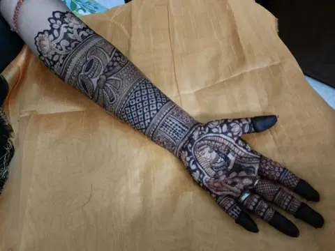 full hand mehndi design