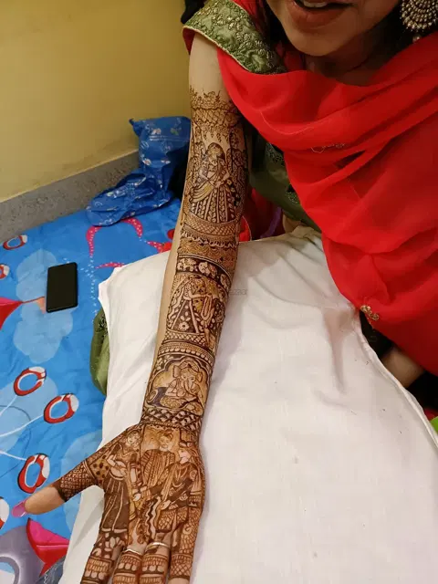figure full hand mehndi design