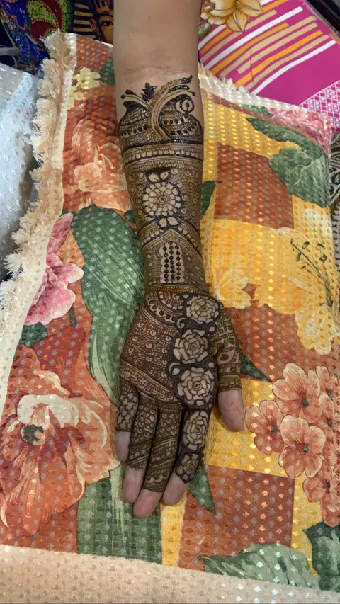 full hand mehndi design