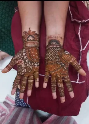 Mehndi Design with Figures (2)