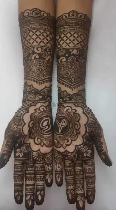 circle full hand mehndi design
